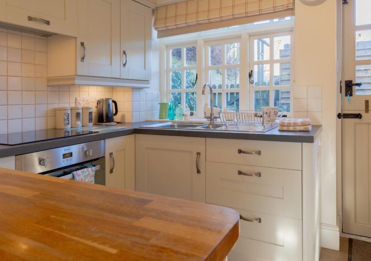 Jasmine Cottage - 2 Bedroom In Heart Of Bourton! Exterior photo